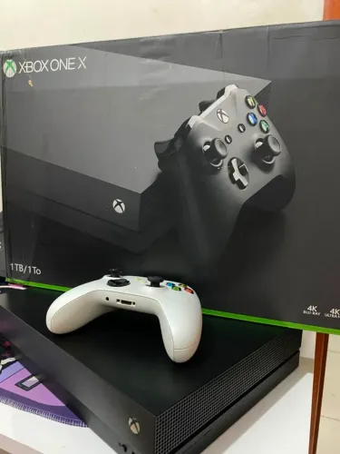 Xbox One X Com Caixa e 1 Controle