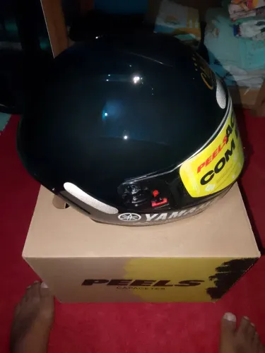 Vende-se um capacete novo nunca usado