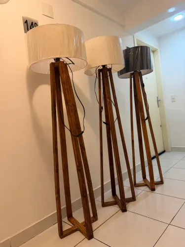 Luminária de Chão com 4 pés 