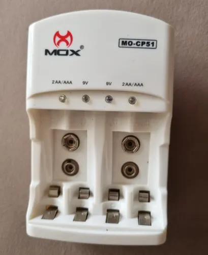 Carregador de Pilhas MOX MO-CP51 (AA/AAA e 9V)