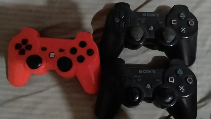 3 CONTROLES DE PS3, 2 ORIGINAIS NÃO FUNCIONANDO