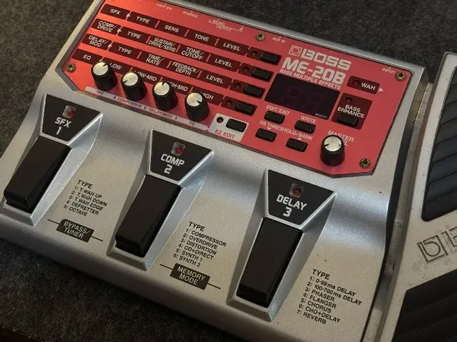 Pedaleira para Contrabaixo - BOSS ME-20B - BASS MULTIPLE EFFECTS