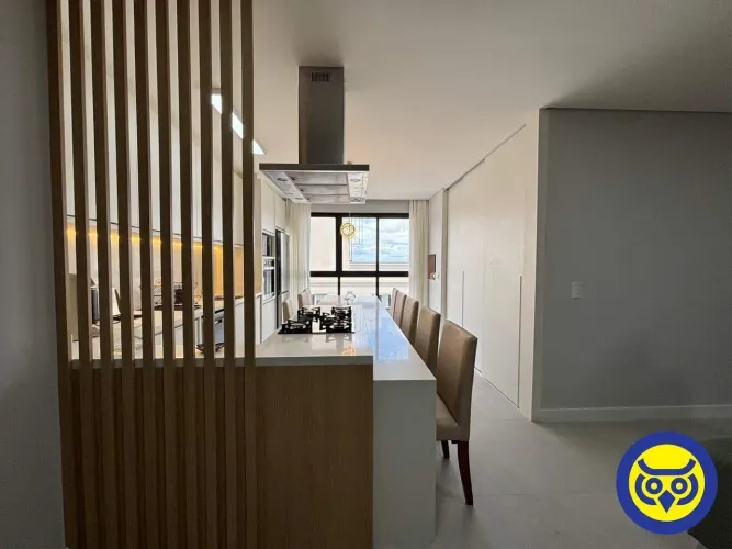 Apartamento com 03 dormitórios em Canasvieiras