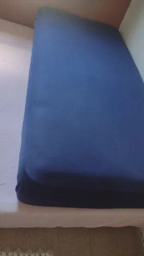 Vendo um colchão de solteiro com capa usado