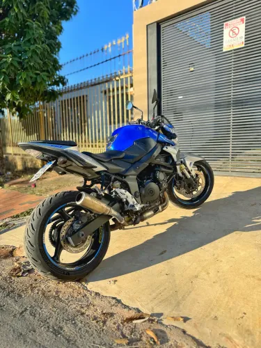 SUZUKI GSR 750 2014