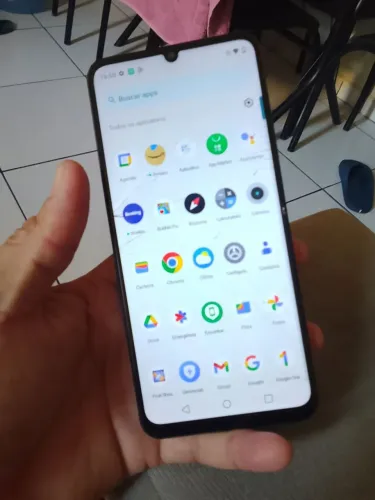 Celular realme c 53 apenas trincado na tela mais não interfere em nada no manoseio
