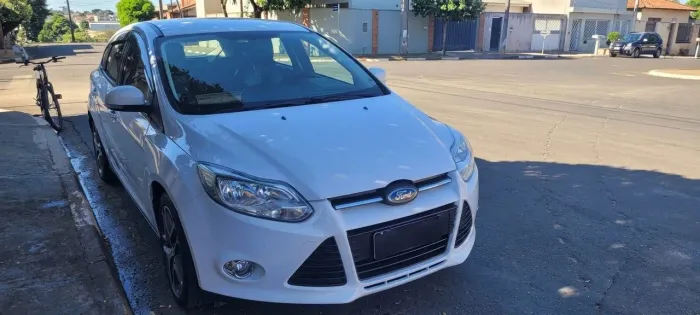 Ford Focus 1.6 S/se/se Plus Flex 8v/16v 5P 2014