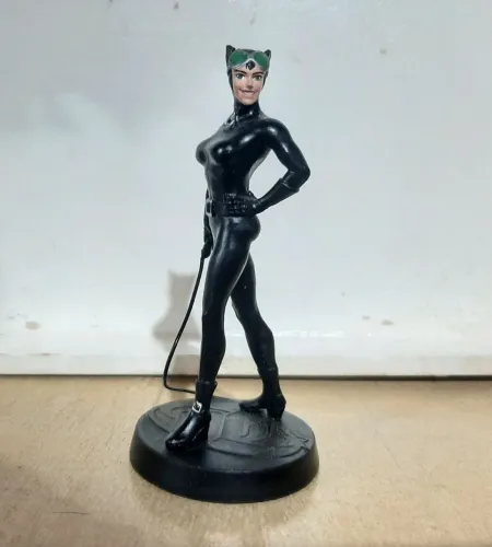 Mulher gata miniatura, Eaglemoss. Dc comics. Usado em excelente estado.