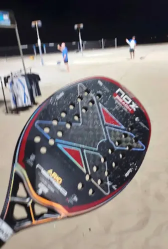 Raquete Beach Tennis Nox AR10 Nerbo c/ tratamento + bolsa original (usada)