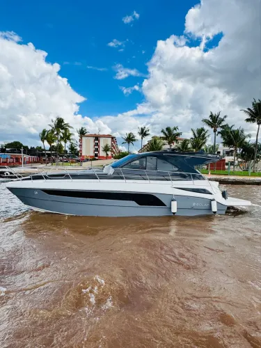 Lancha Solara 380 HT com Mercruiser Axius 6.2 300HP