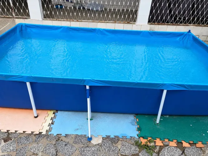 Piscina 3.000 litros + material para limpeza