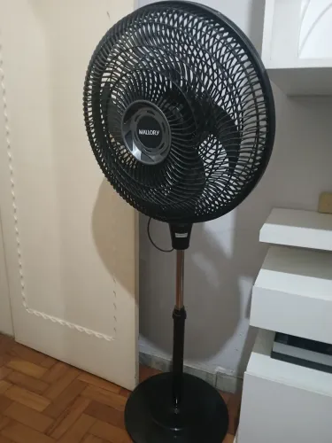 Ventilador quebrado para uso de peças