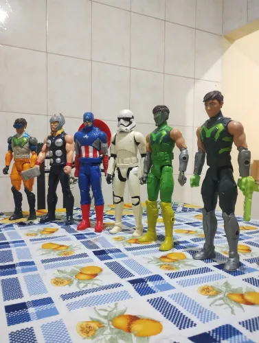 Vendo bonecos de diversos personagens 