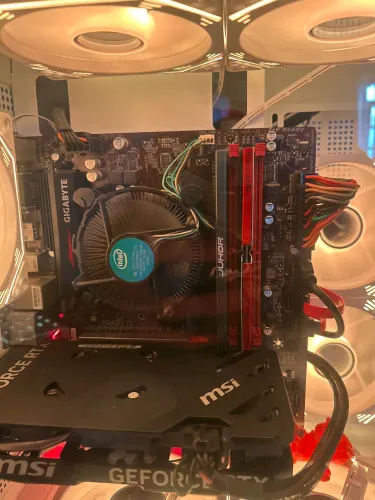 Placa mae gigabyte b250m gaming + i5 7500 ( tambem tenho outro processador anunciado