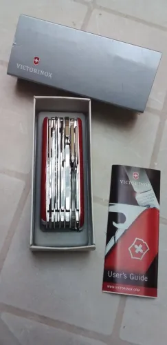 Canivete Suiço Victorinox Swisschamp 33 funções
