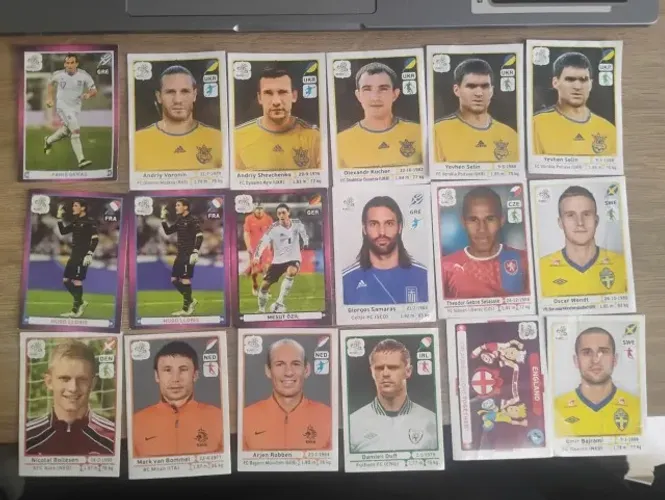 Figurinhas Panini Eurocopa 2012 - 18 und