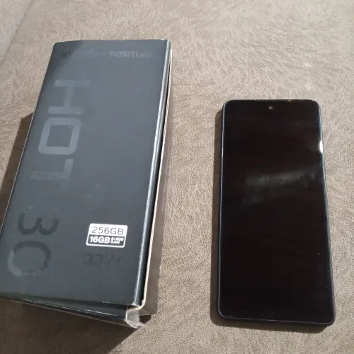Vendo esse celular infinix Hot 30 256G positivo estou pedindo 400
