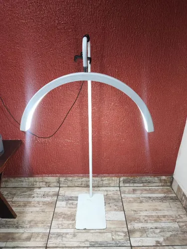 Luminária led meia Lua 
