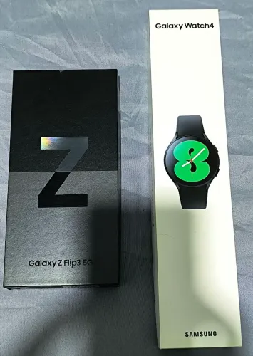Smartphone Samsung Galaxy Z Flip3 5G Preto + Smartwatch Samsung Galaxy Watch 4 40mm