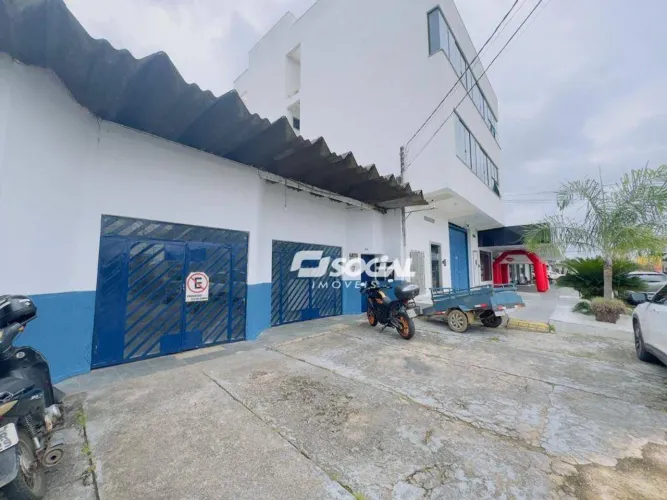 Ponto comercial para locação com amplo espaço interno em localizaçao privilegiada. Av. Get