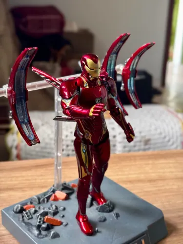 Iron Man Mark L - ZD Toys com suporte e LED