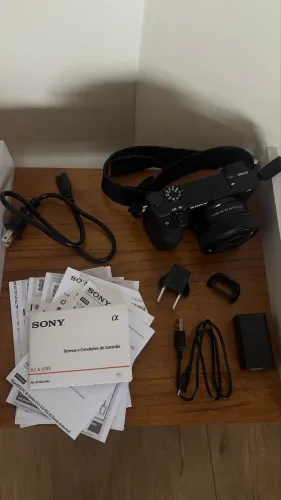 Câmera Sony a6400 com lente do kit. Câmera com apenas 1 mês de uso