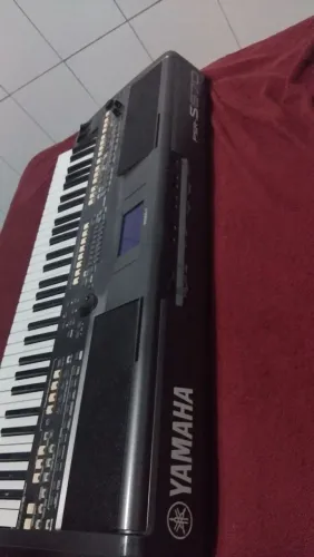 Teclado Yamaha s670 mas caixa oneal 5060 pra vender tudo