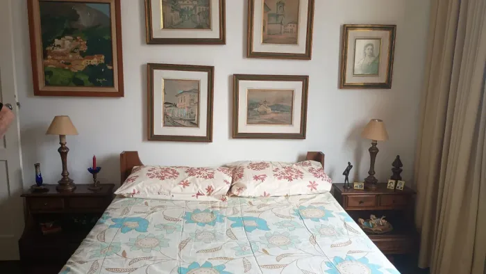 Cama de madeira maciça