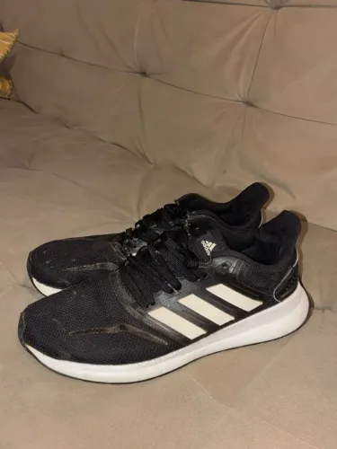 Tenis adidas tamanho 41, cond 7/10