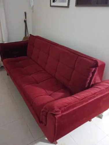 Sofá living, veludo vinho estilo vintage lindo, excelente