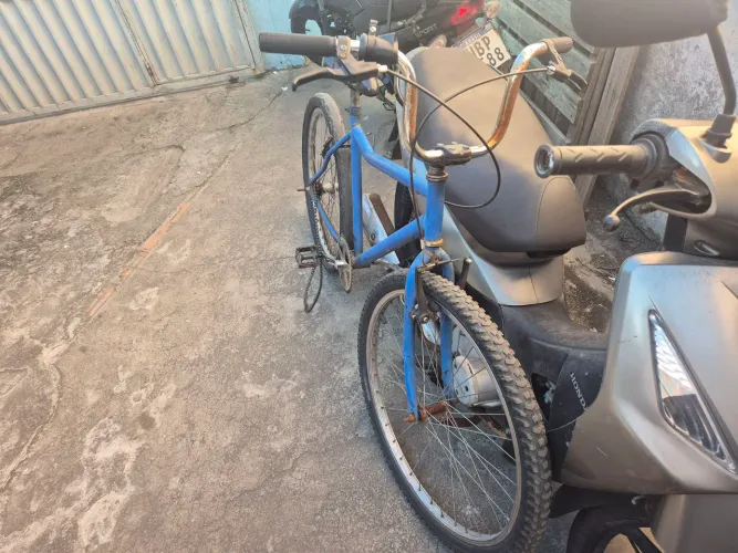 Bicicleta usada (soltando corrente)