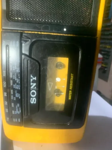 rádio gravador (toca-fitas) portátil Sony Sports CFM-160 amarelo