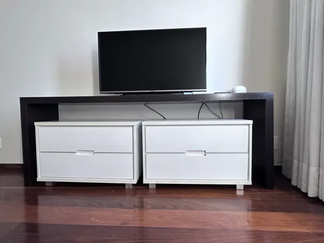 Rack 193 cm + 2 gavetões brancos | Excelente estado | Design moderno