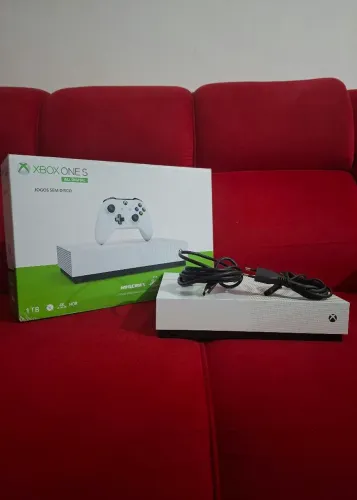 Xbox One S All Digital 1TB sem controle - ótimo estado