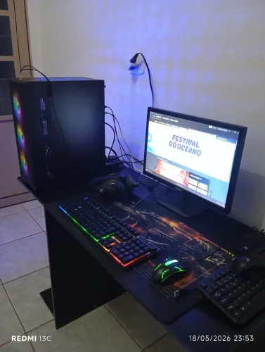 VENDO PC COMPLETO COM MESA!!