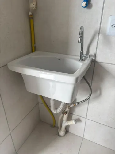 Tanque de Louça Branco Celite Com torneira