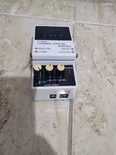 Pedal Boss Noise Supressor NS-2_Em perfeito estado de conservação_R$ 550,00