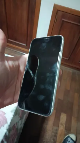 iPhone 11 Branco - 64 Gb
