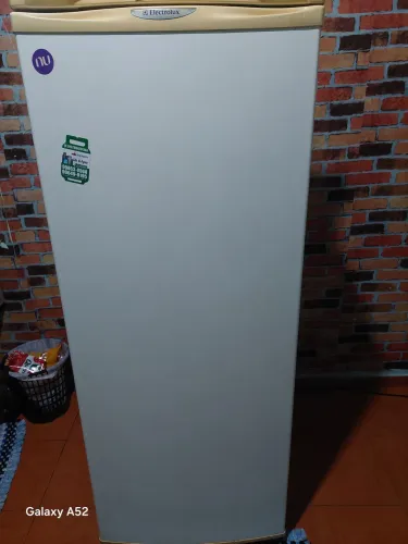 Geladeira Electrolux 250