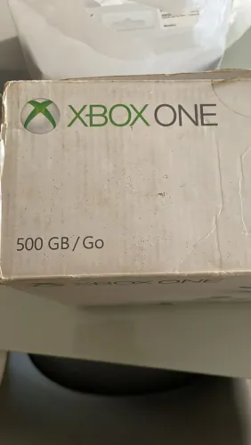 X box one 500gb. 2 controles novos . Base pra console e controles