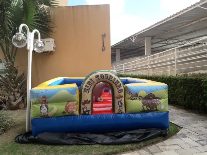 Mini touro inflável