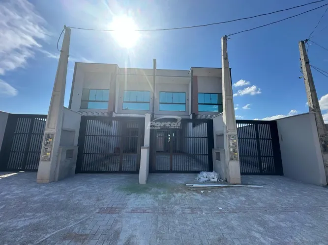 Sobrado com 2 suites e espaço de terreno nos fundos em Gaspar