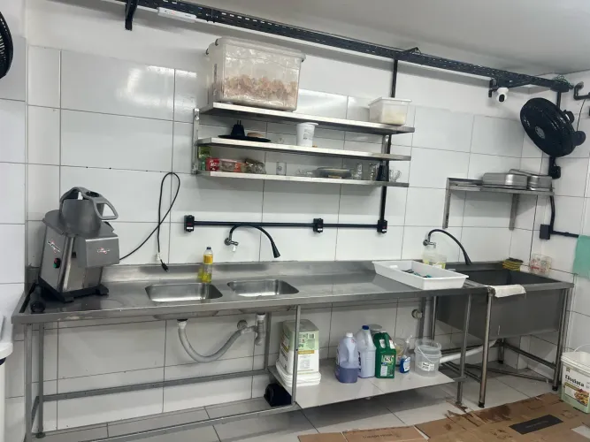 Vendo restaurante completo e novo em Porto  Alegre (ACEITO VEÍCULO)