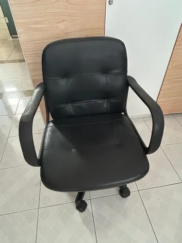 Cadeira de Escritório com Rodas Preta