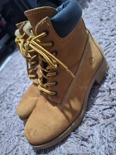 Bota tamanho 36 unissex
