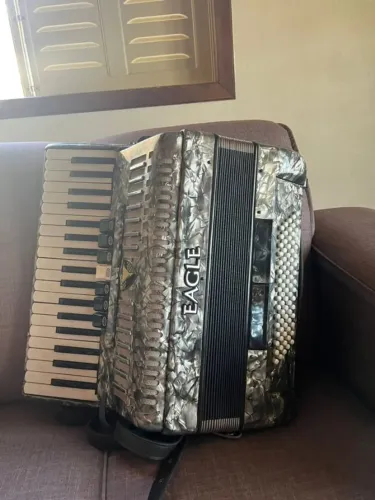 Acordeon Eagle Ega0780 Preto 80 Baixos 37 Media