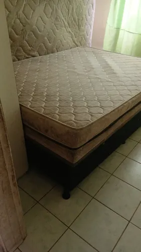 Vendo cama de casal com colchão incluso por 350.00