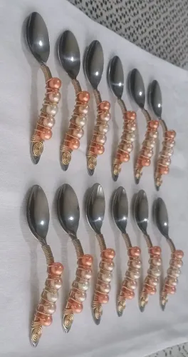 Conjunto de colheres bordadas
