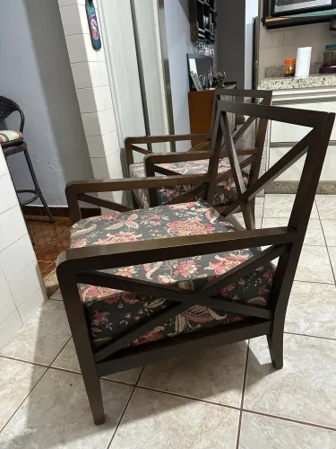 Vendo Cadeira Poltrona Estofada