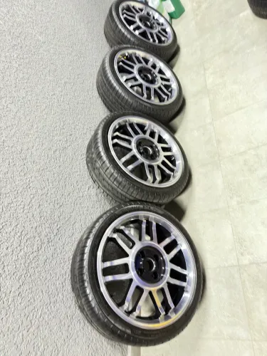 Rodas snowflakes com pneus p1